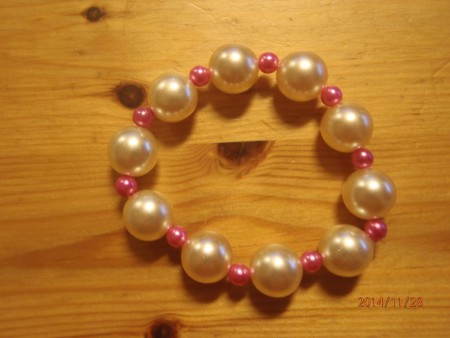 Armband , elastisk tråd (inget lås) , pris: 30:-